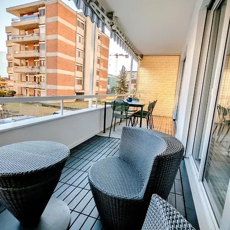 Hébergement de vacances Moderne Mit Traum-balkon Minusio